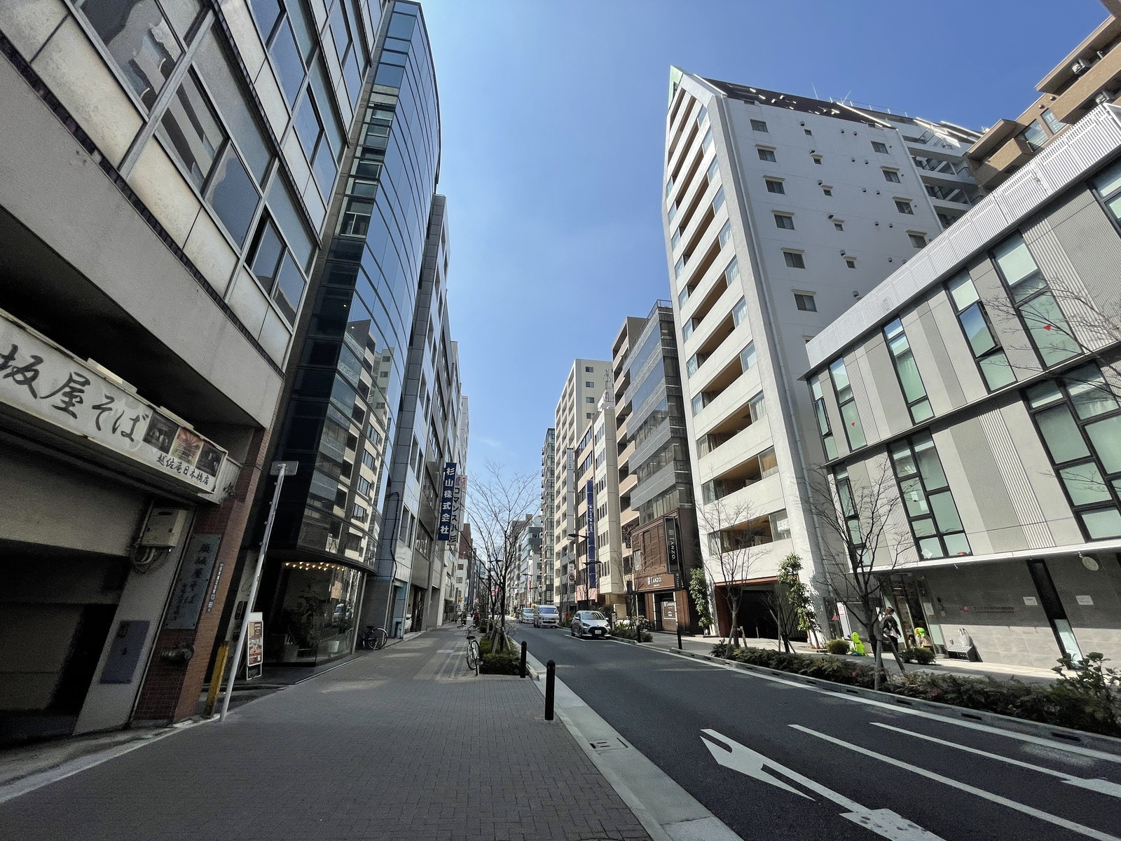 GLEAMS NIHONBASHI前面の通り