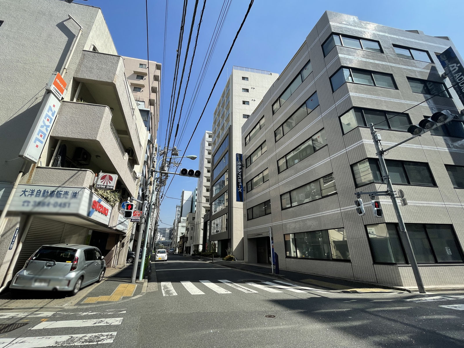 MARUSHINビル前面の通り
