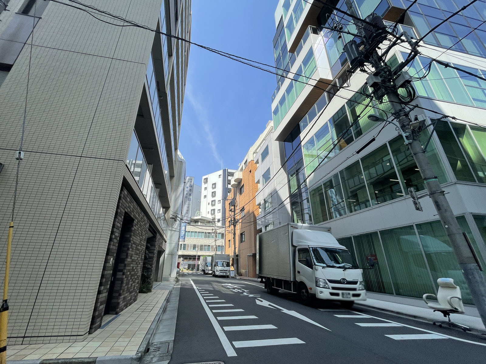 クロスシー東日本橋ビル前面の通り