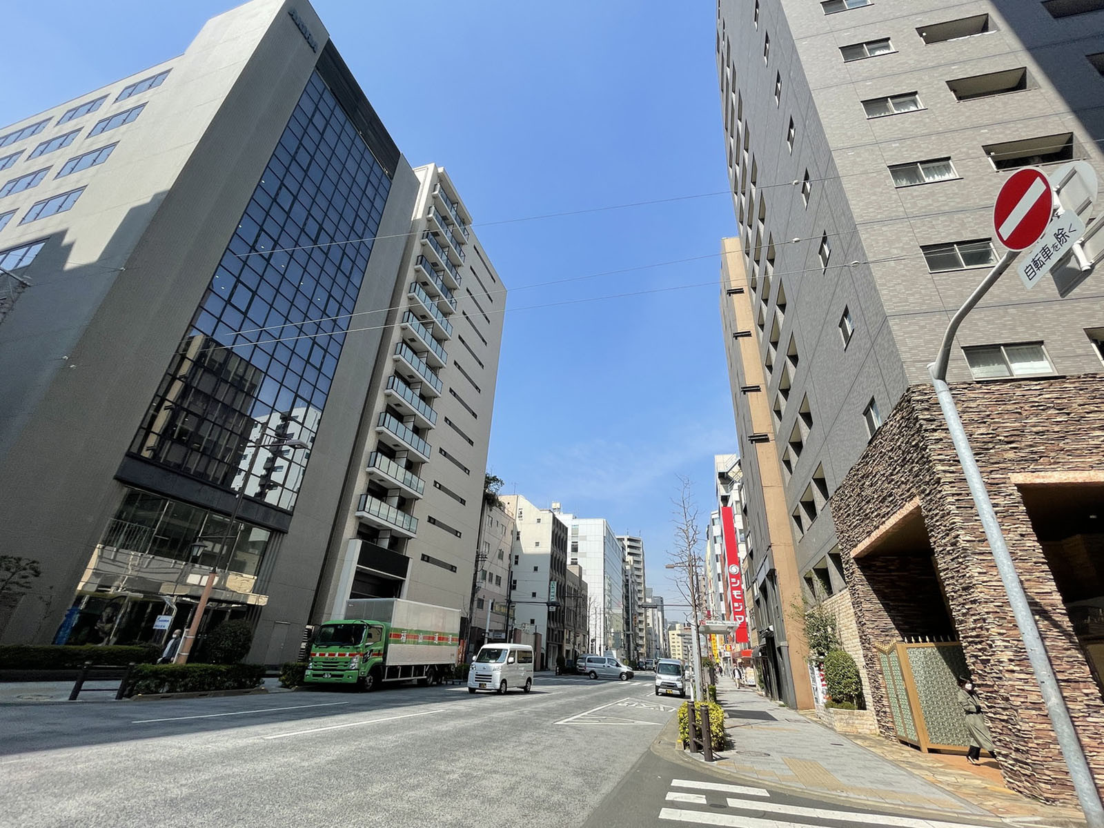 アクロポリス21前面の通り