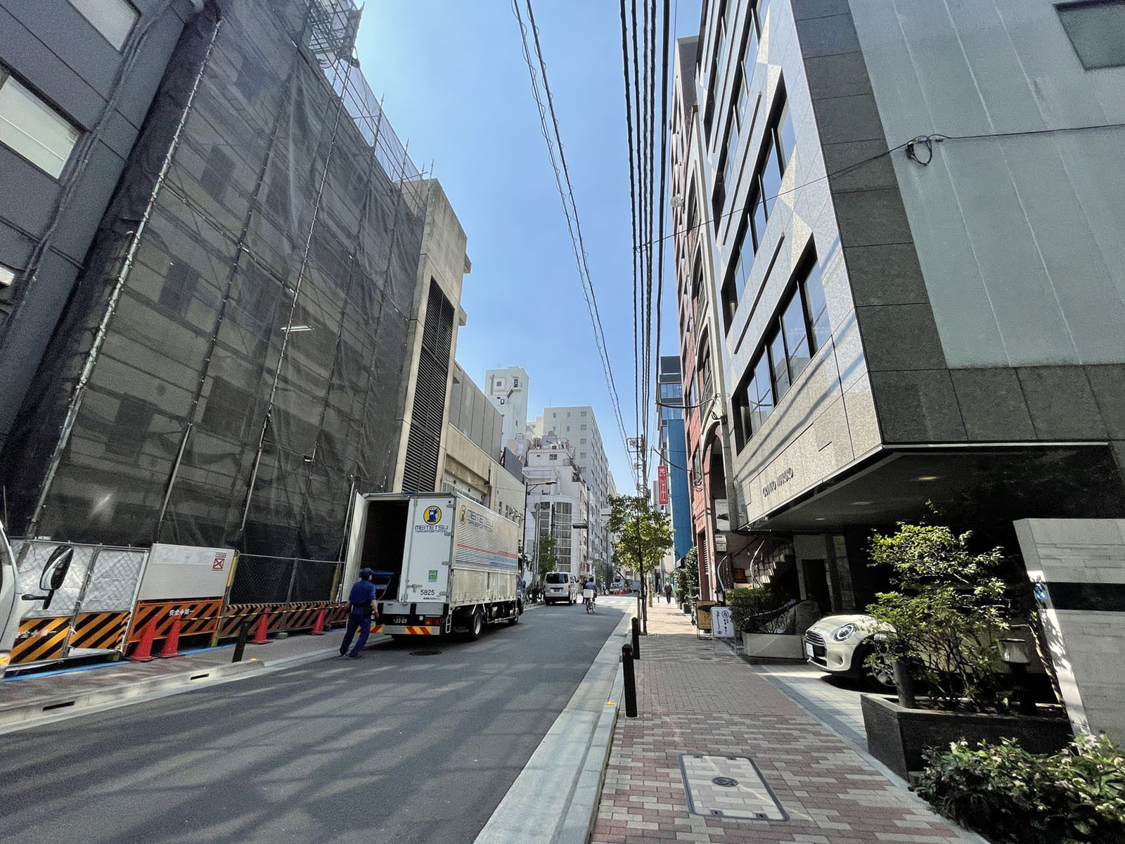 グラニート丸絖ビル前面の通り