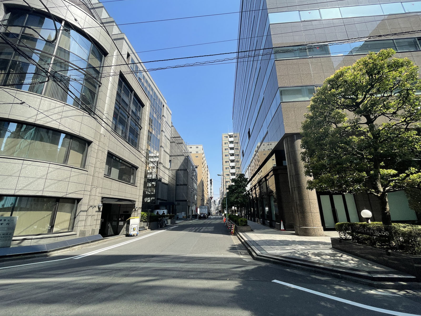 柿原林業ビル前面の通り