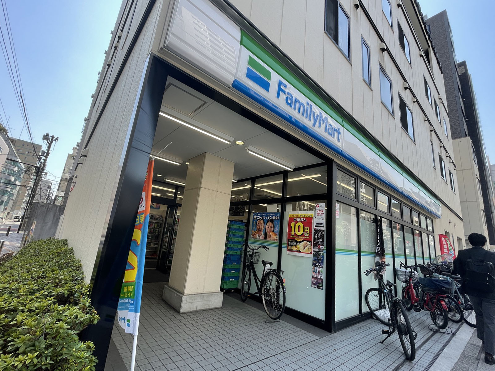 徒歩3分のファミリーマート小伝馬町大門通り店