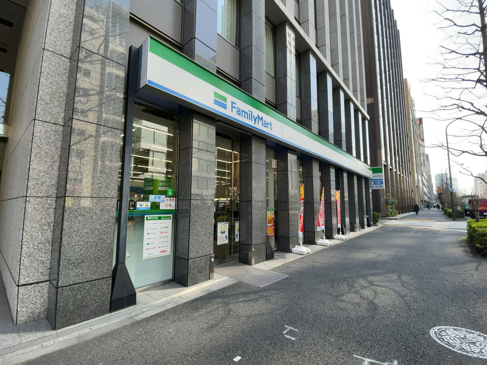 至近のファミリーマート 新橋日比谷通り店