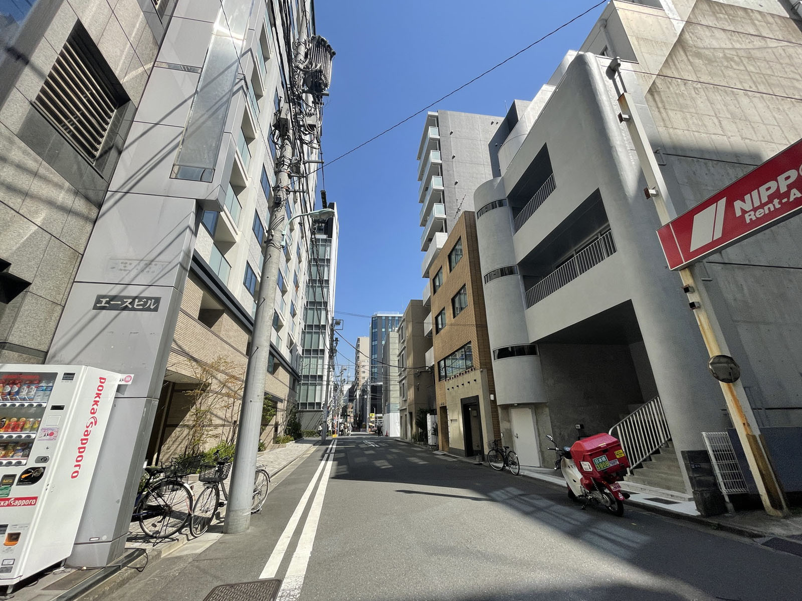 上村工業東京支社ビル前面の通り