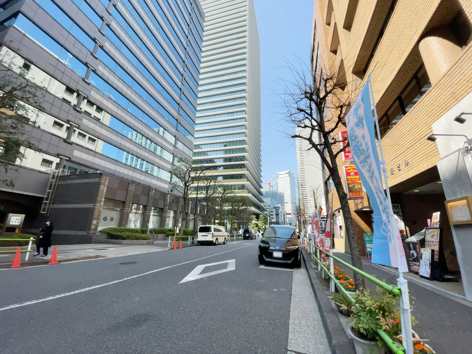 南和ビル前面の通り