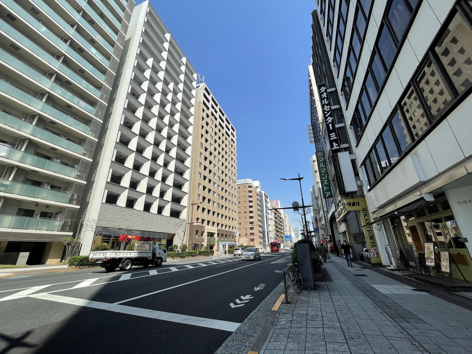 小伝馬町スクエア前面の通り