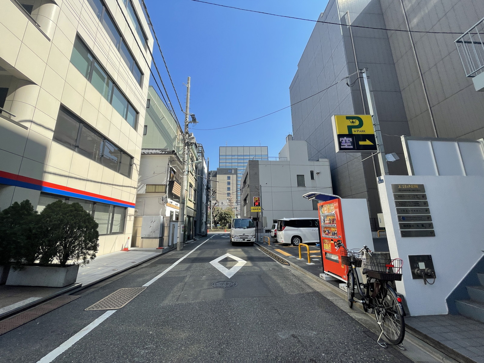 ひまわり日本橋人形町ビル前面の通り