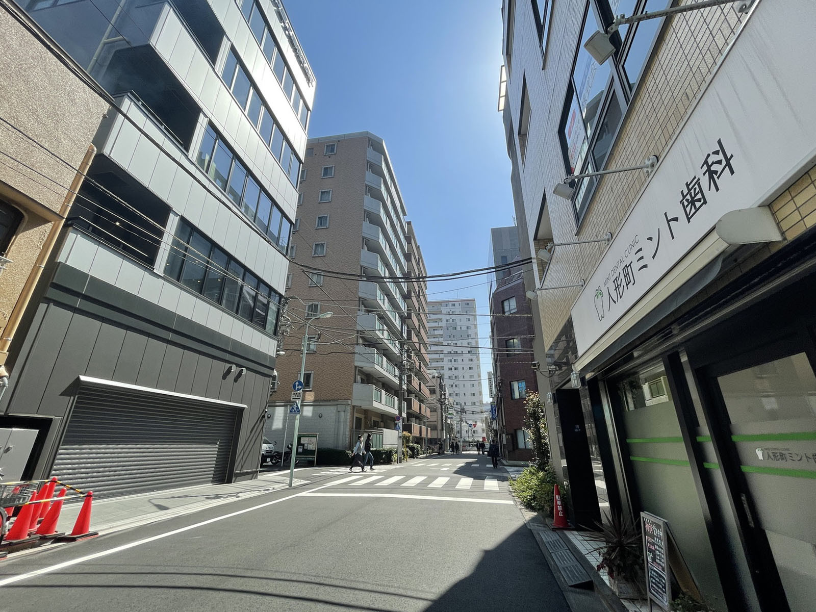 レコルテ85ビル前面の通り