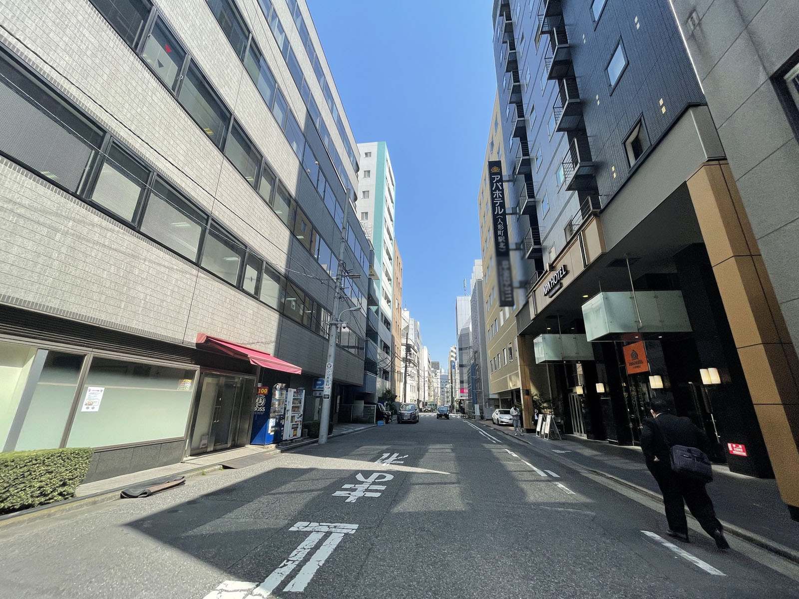 神野ビル前面の通り