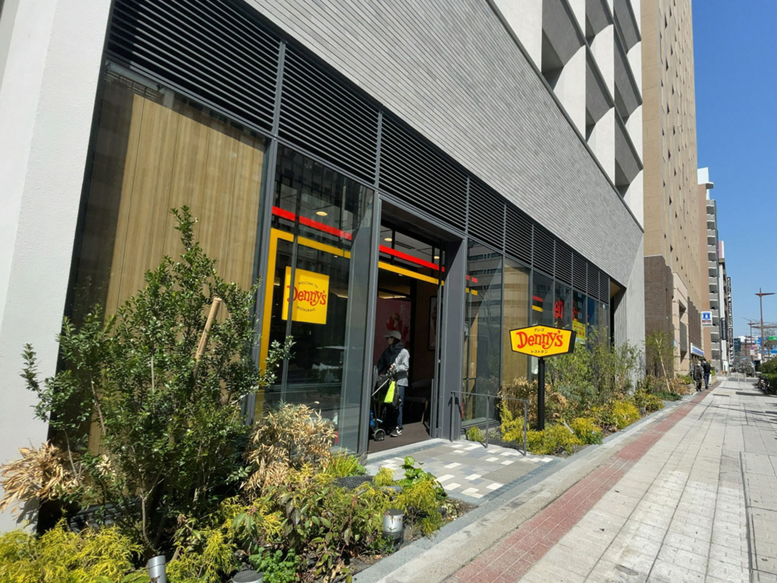 徒歩1分のデニーズ馬喰町店