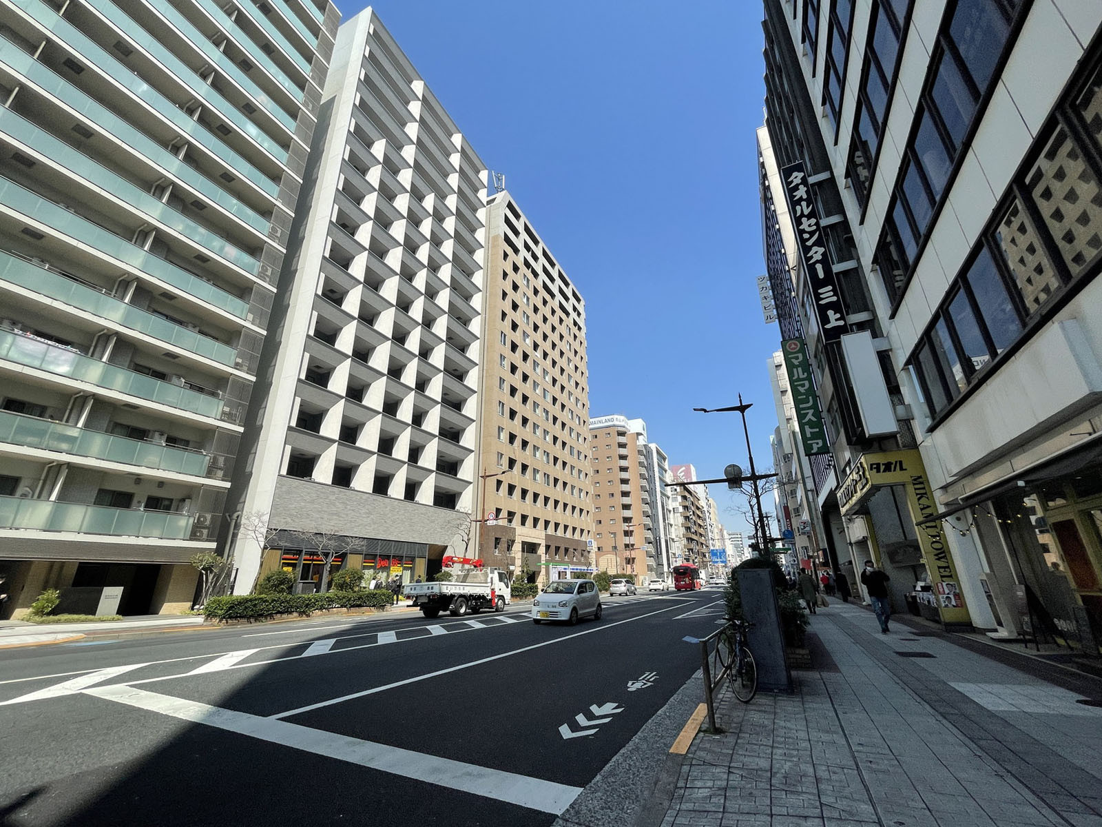 中庄ビル前面の通り