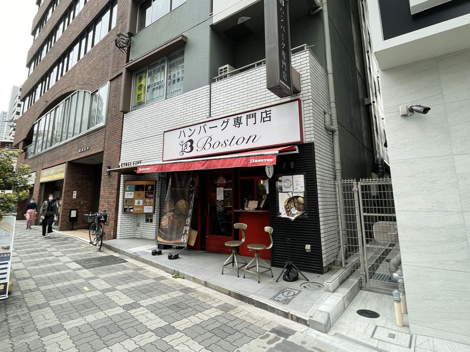 隣の飲食店
