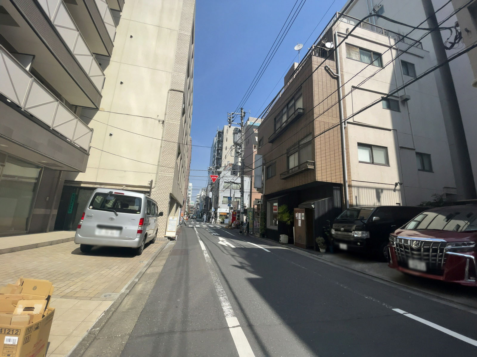 SGビル前面の通り