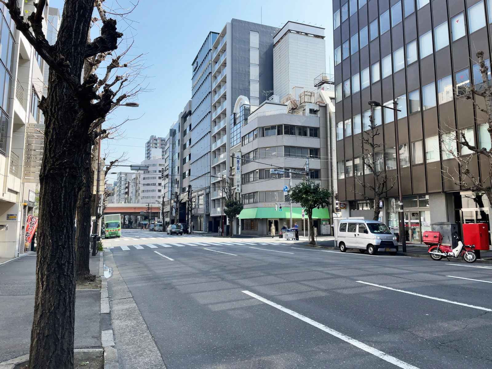 神田鍛冶町ビル前面の神田金物通り