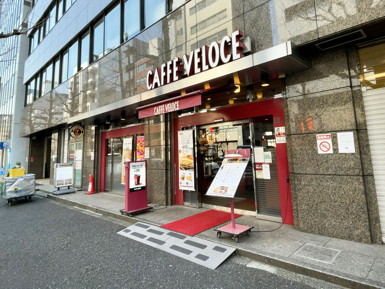 並びのカフェ・ベローチェ 鍛冶町店