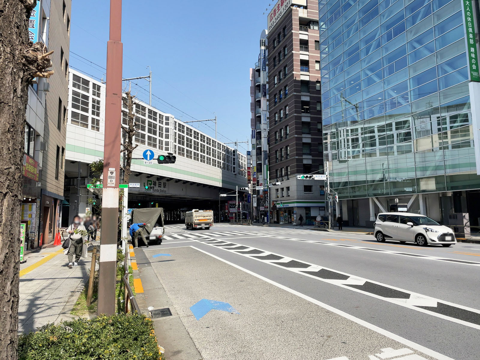 第二登栄ビル前面の中央通り
