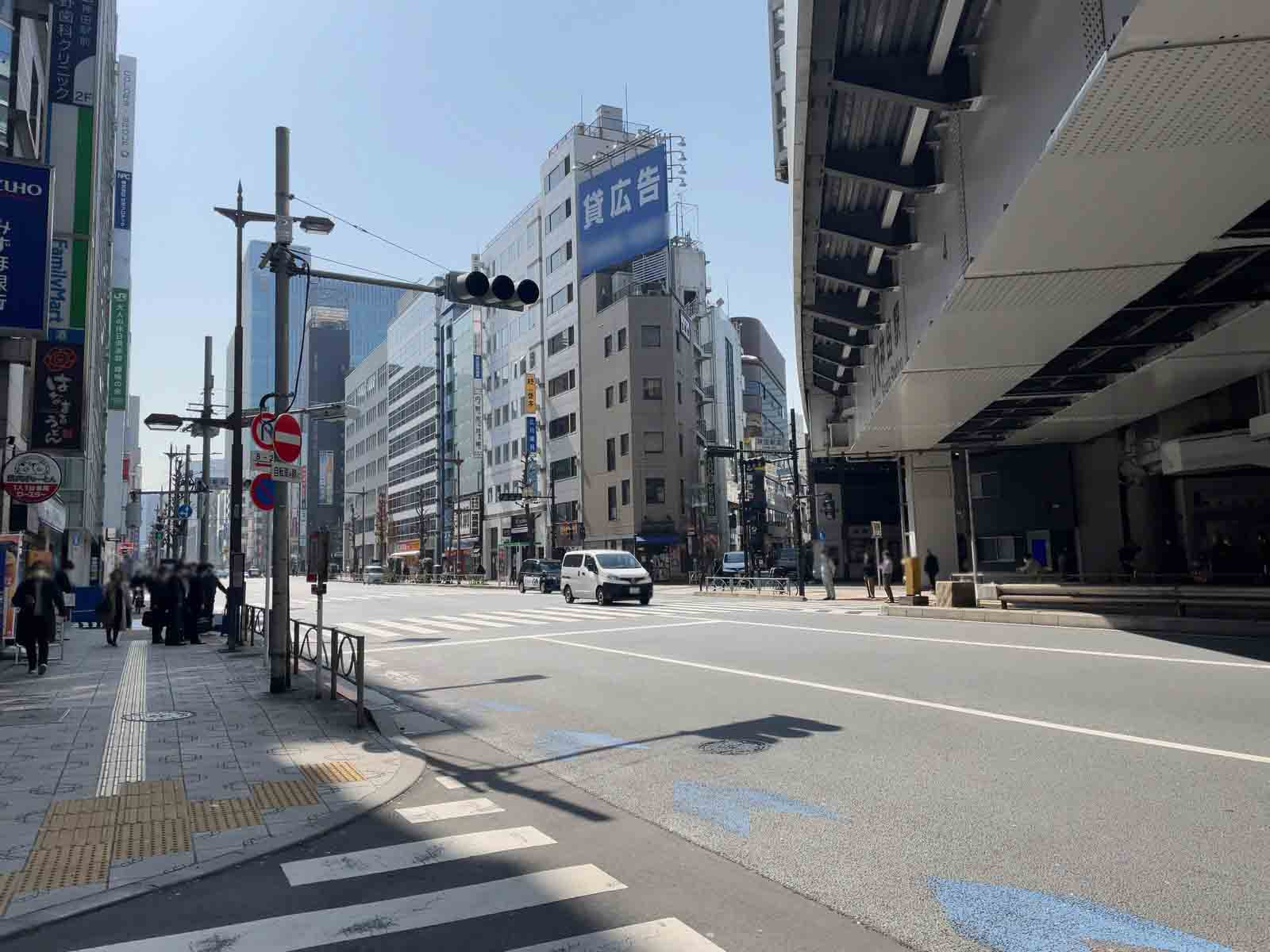 後藤ビル前面の中央通り