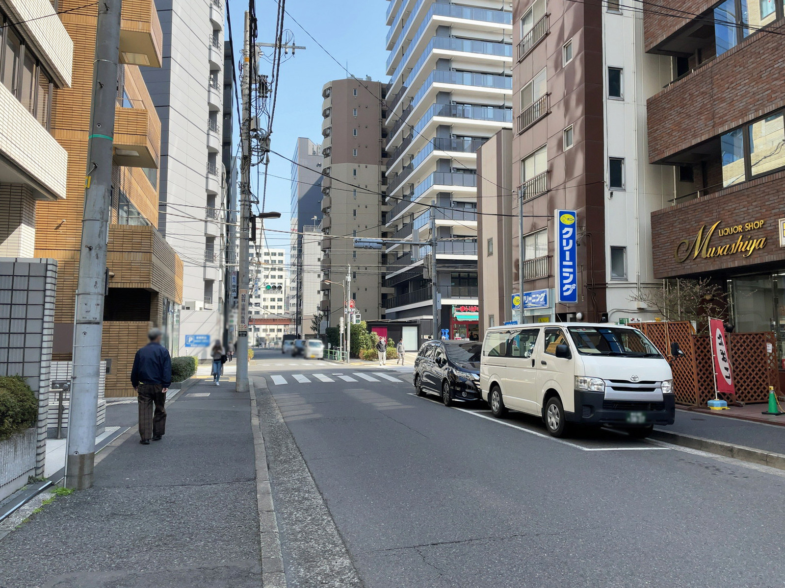 吉元ビル前面の一八通り