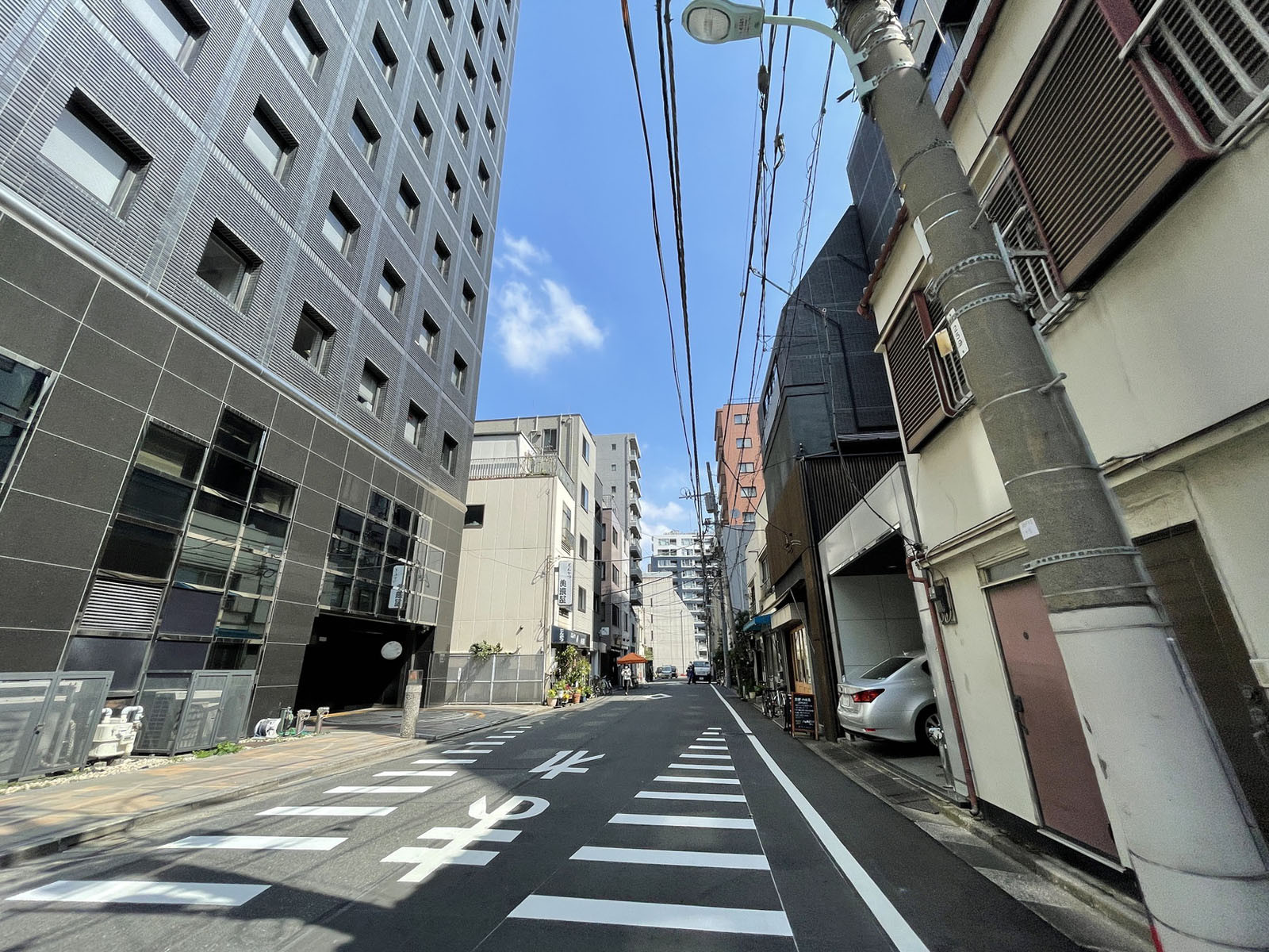 FORECAST茅場町前面の通り