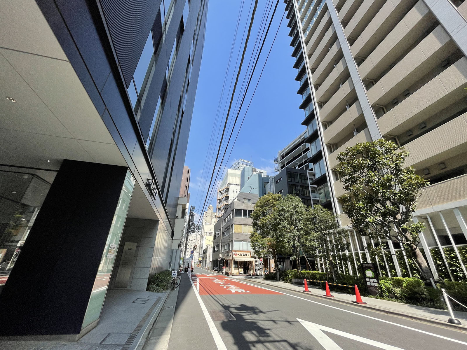第1中村ビル前面の通り