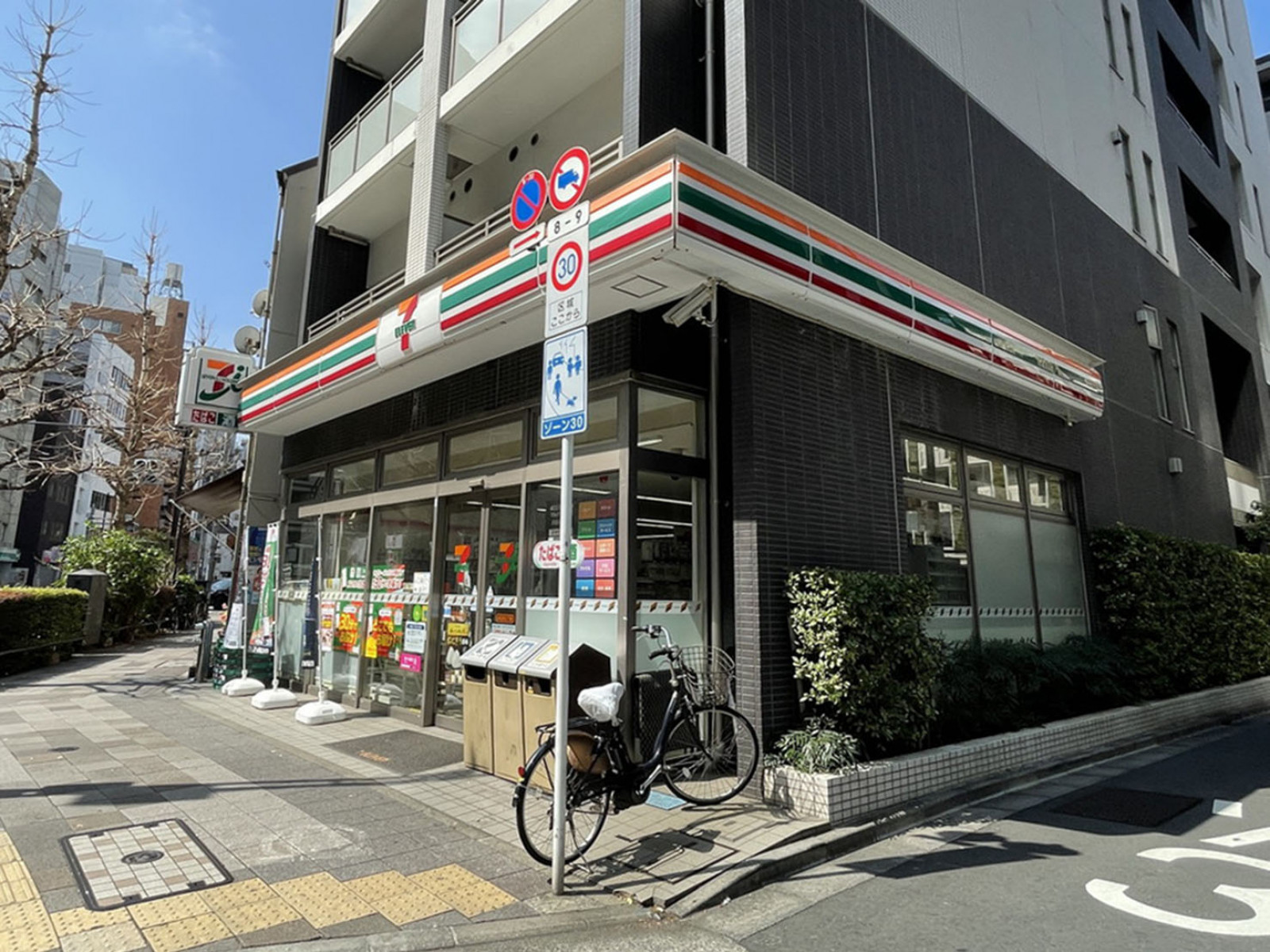 徒歩3分のセブンイレブン中央区新川2丁目店