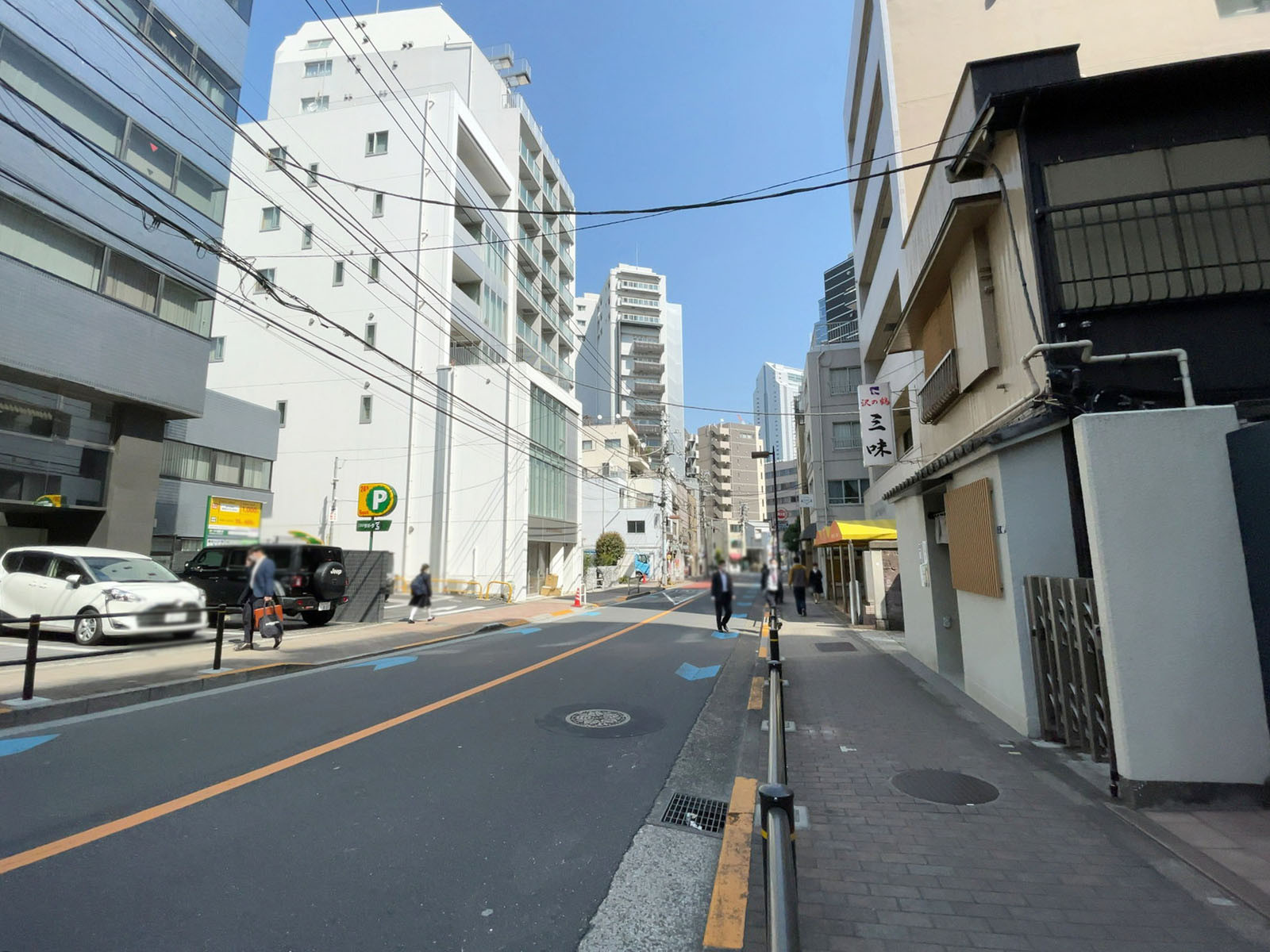マートルコート三田前面の通り