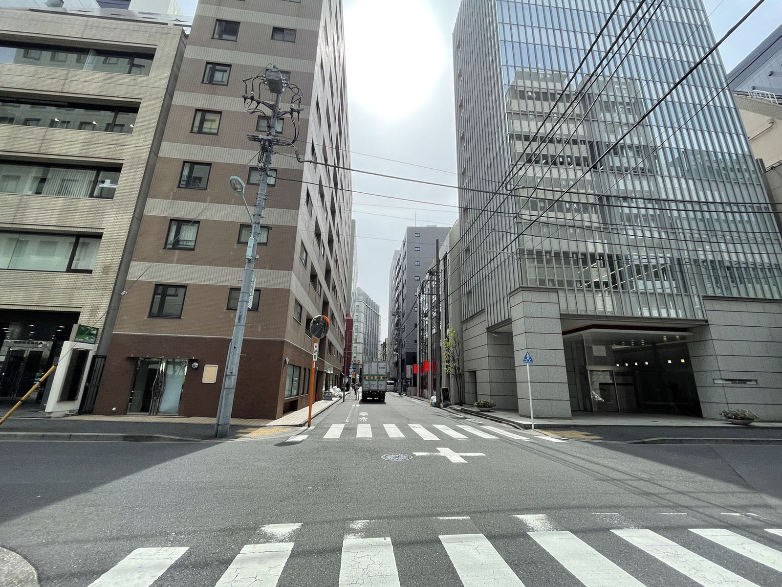 イワサキ第二ビル前面の通り