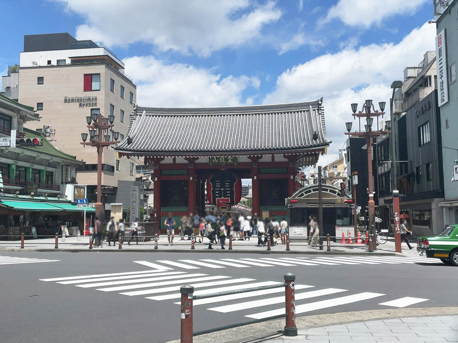 徒歩圏内の浅草寺 雷門