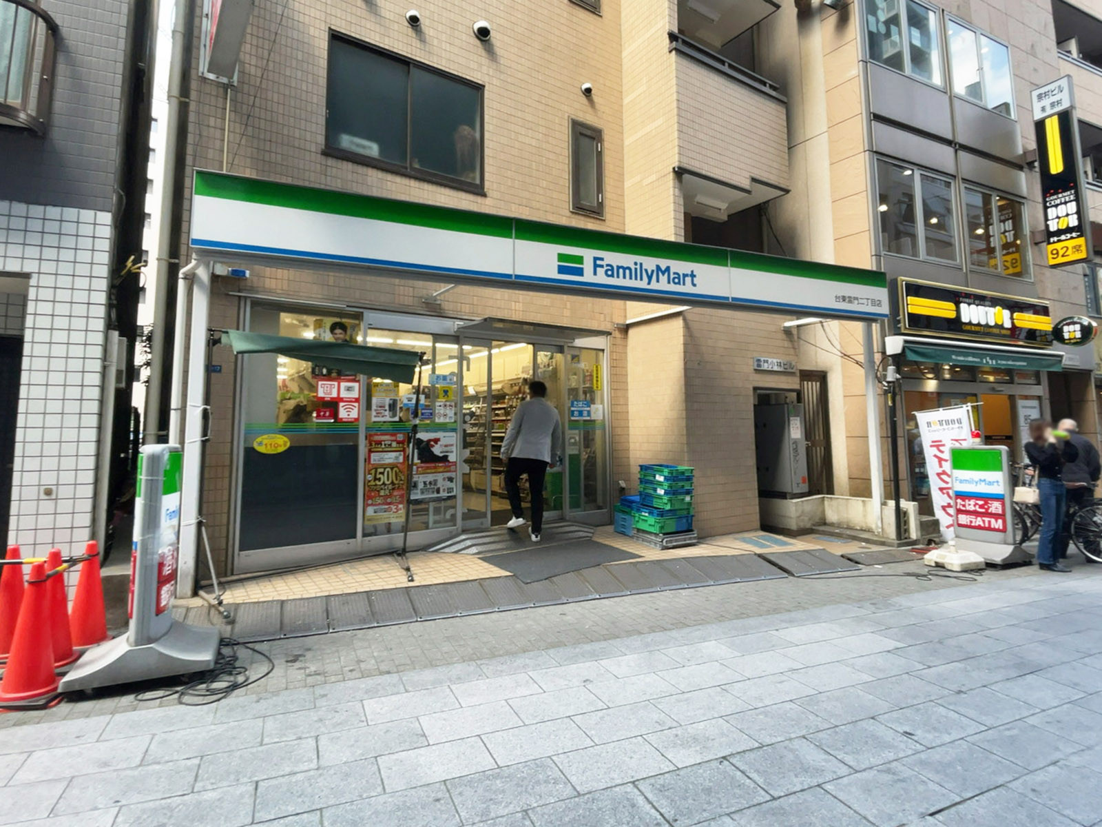 徒歩2分のファミリーマート 台東雷門二丁目店.