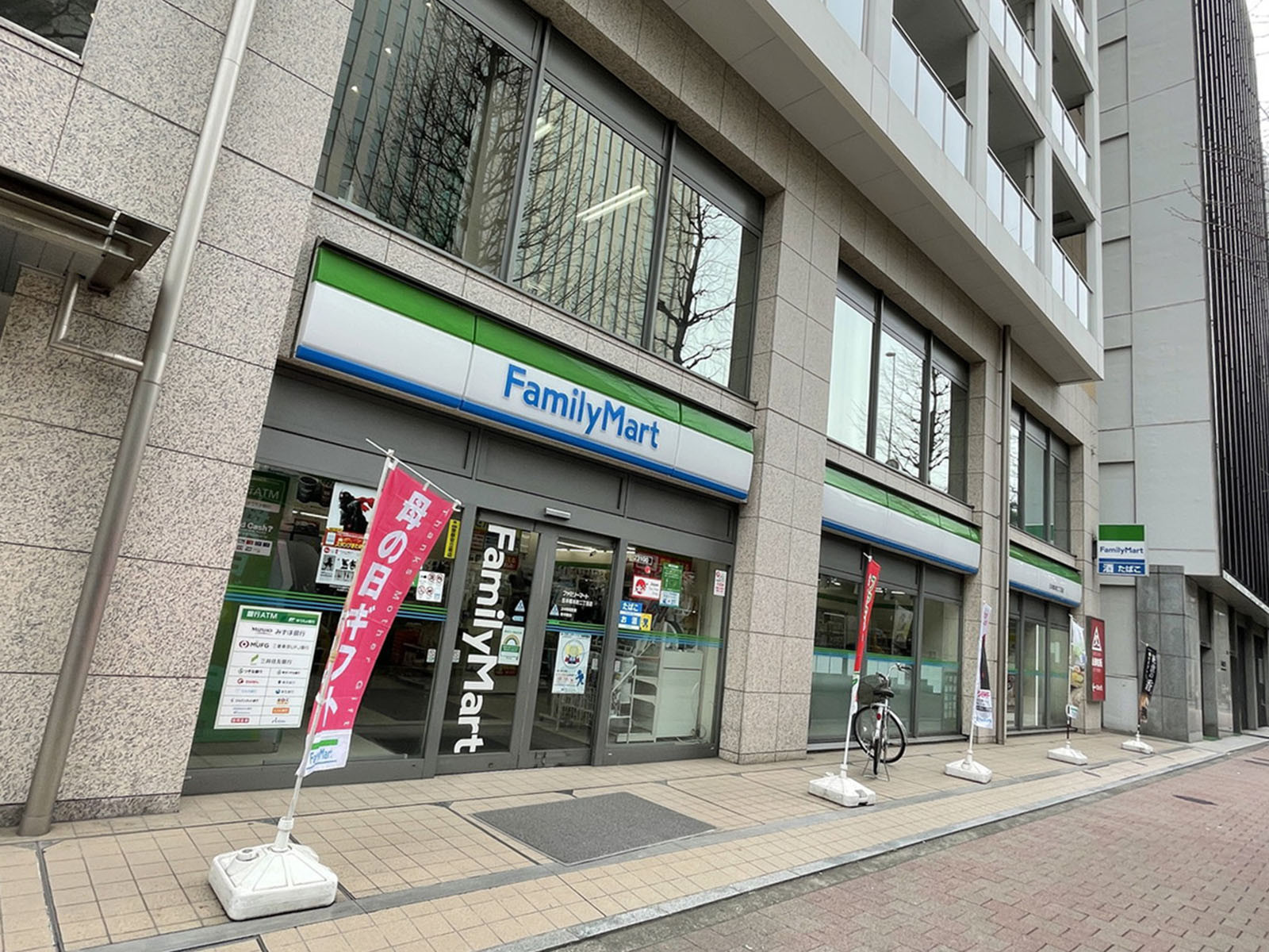徒歩2分のファミリーマート日本橋本町2丁目店