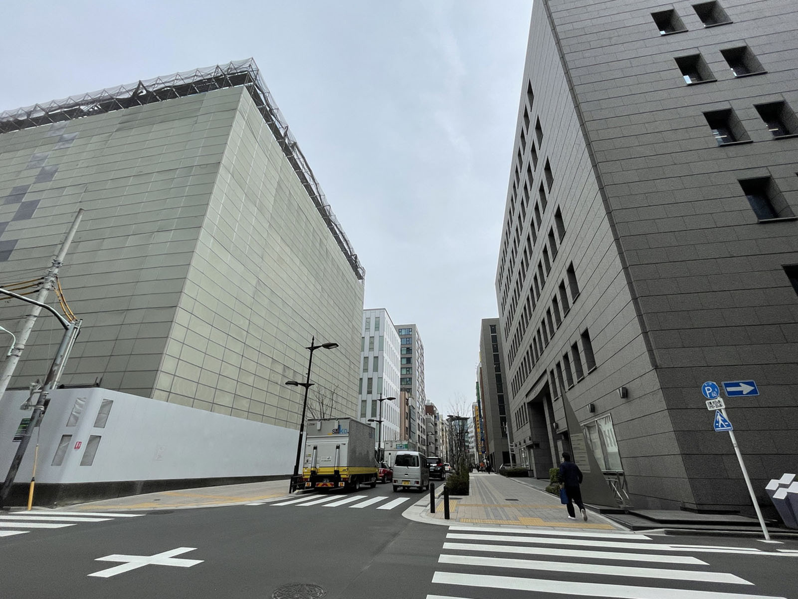小原ビル前面の通り