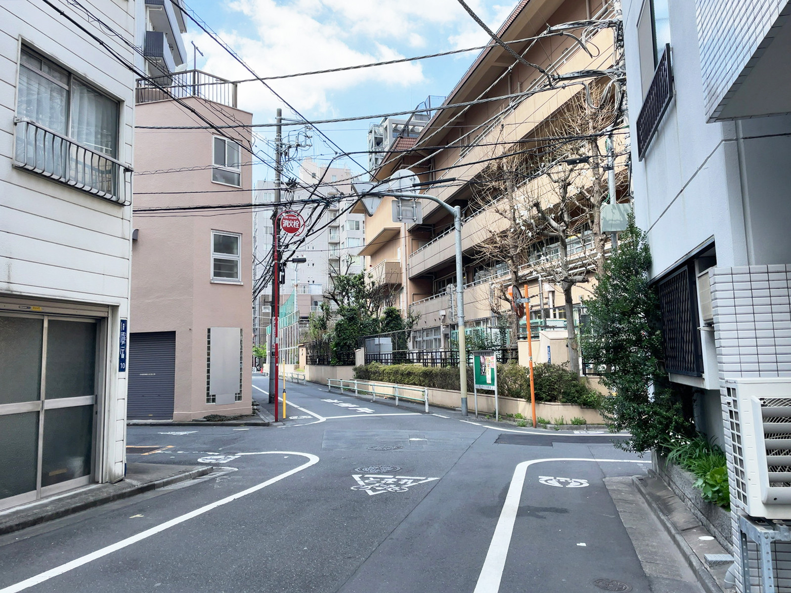 矢貝ビル前面の通り