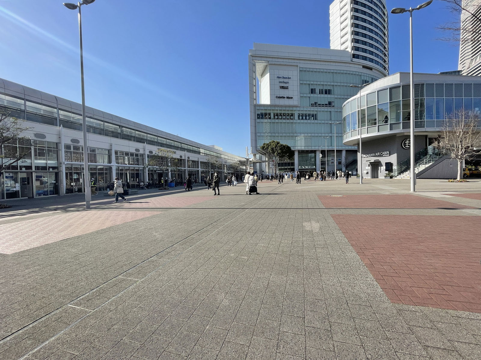 向かいの桜木町駅前広場