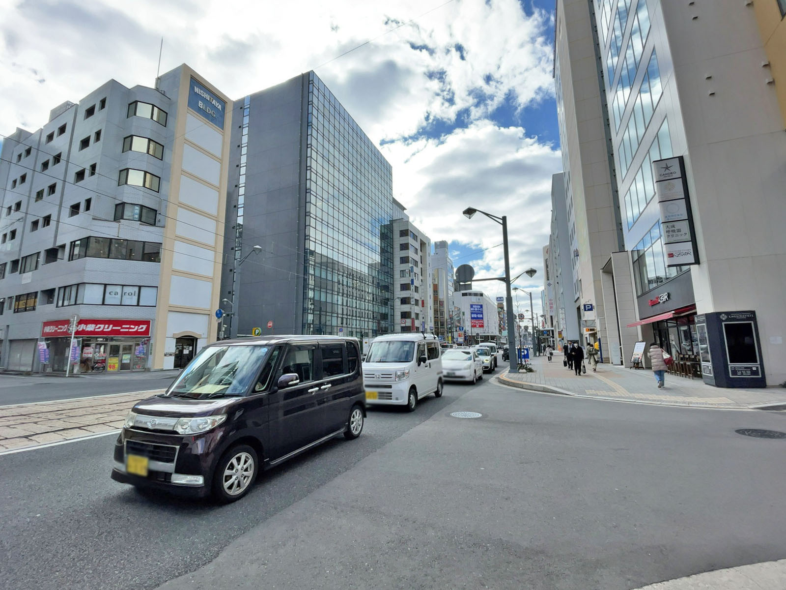 八丁堀わかばビル前面の通り