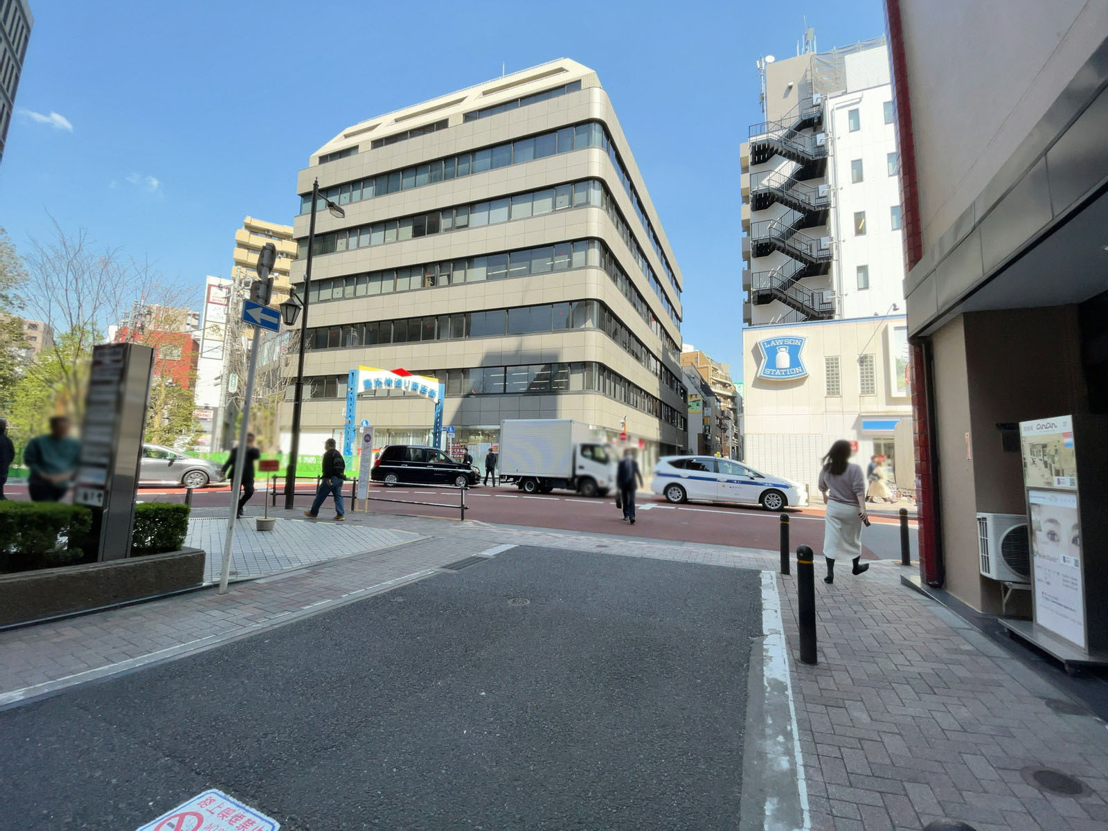 サンシャインビル前面の通り