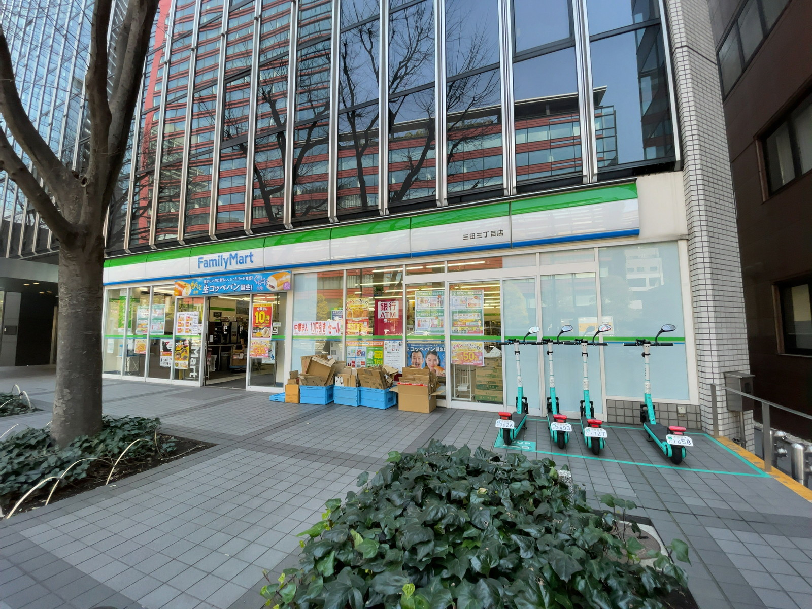 徒歩3分のファミリーマート 三田三丁目店