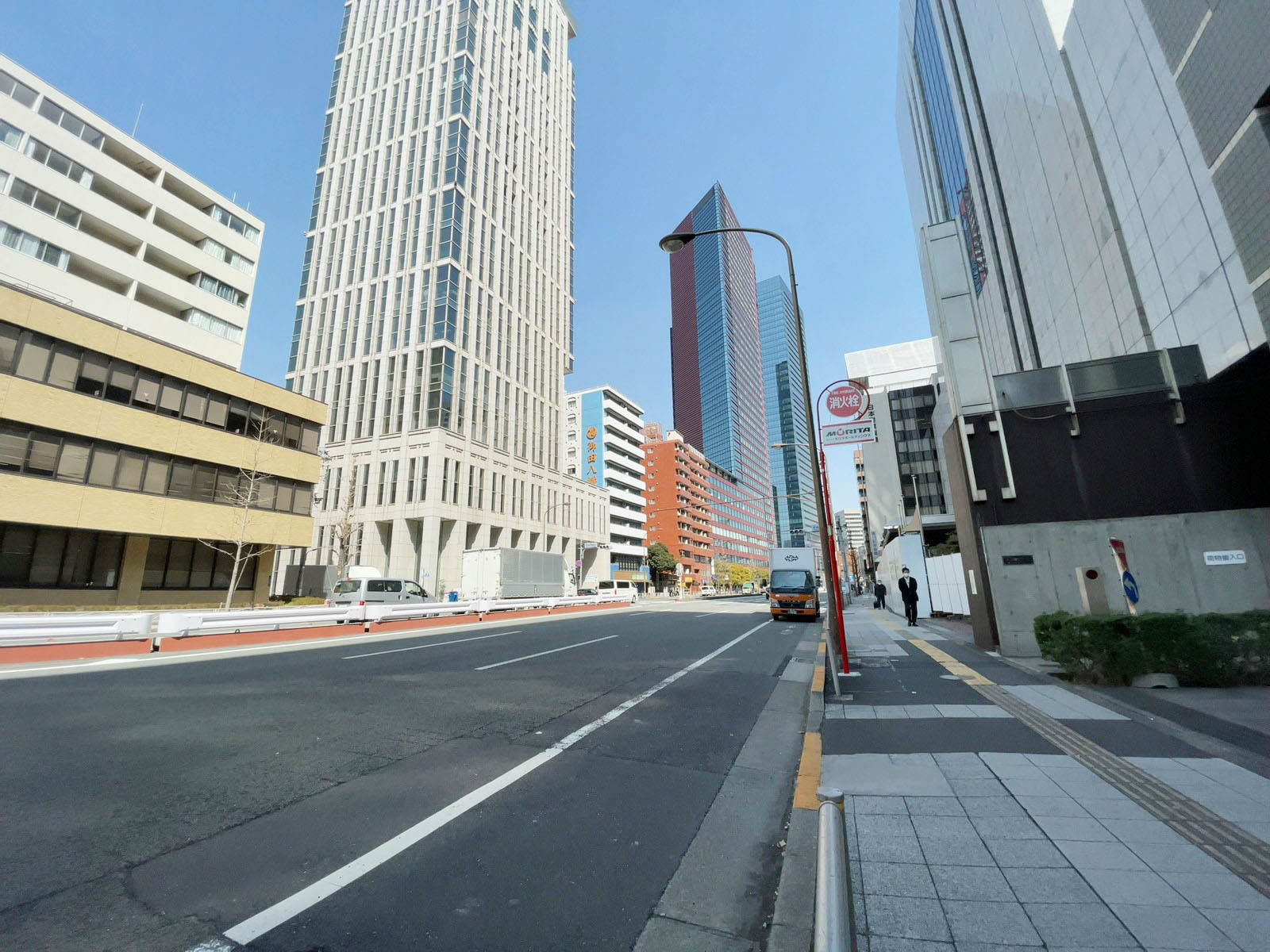 三田日東ダイビル前面の通り