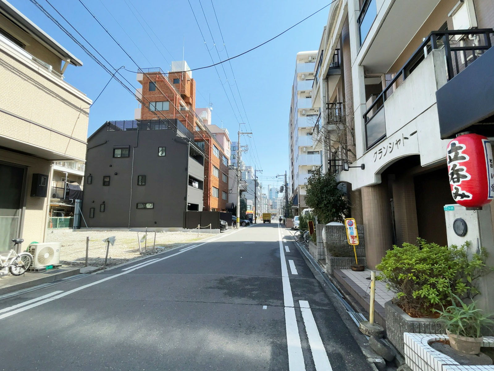 ミツフ第2ビル前面の通り