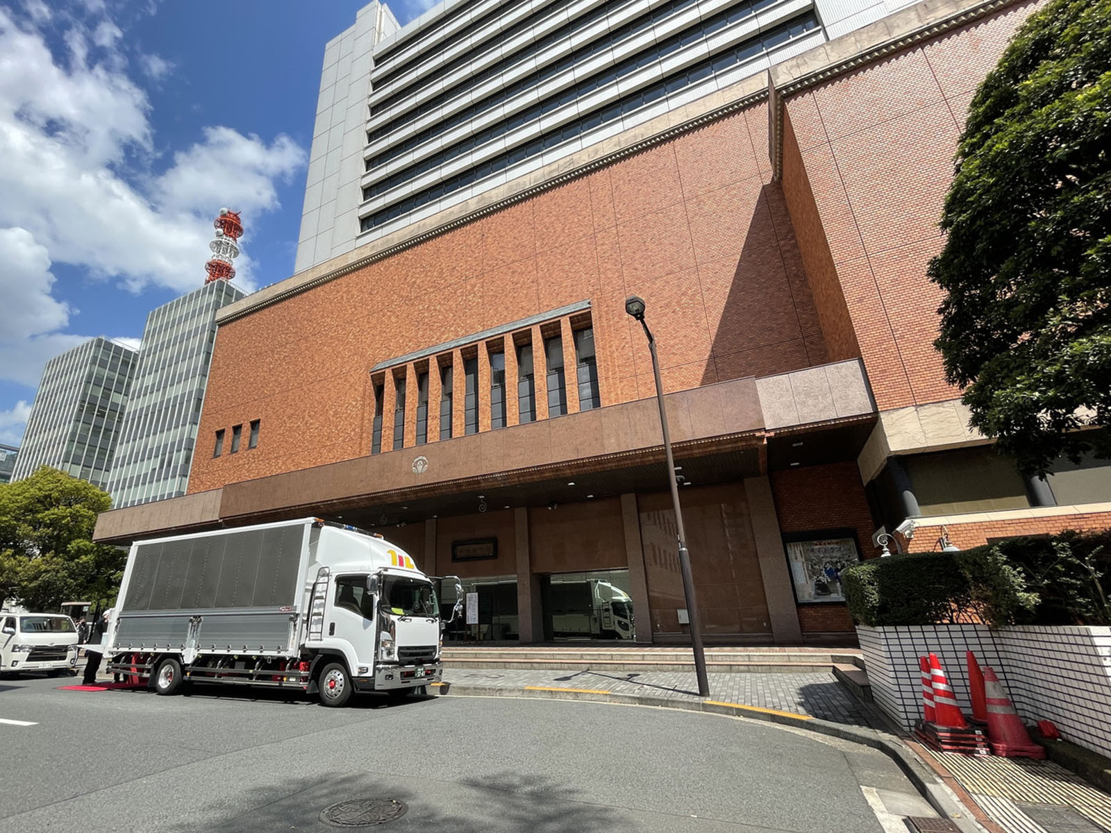 付近の新橋演舞場