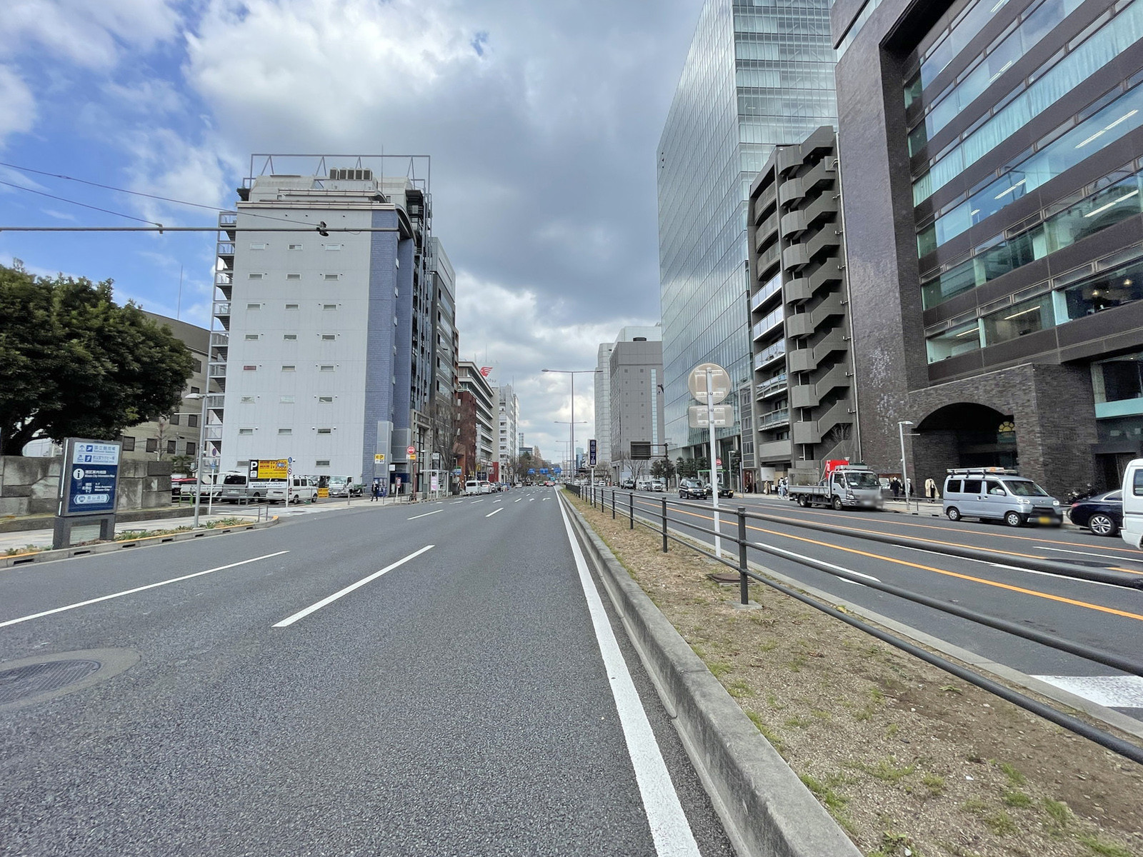 付近の青山通り