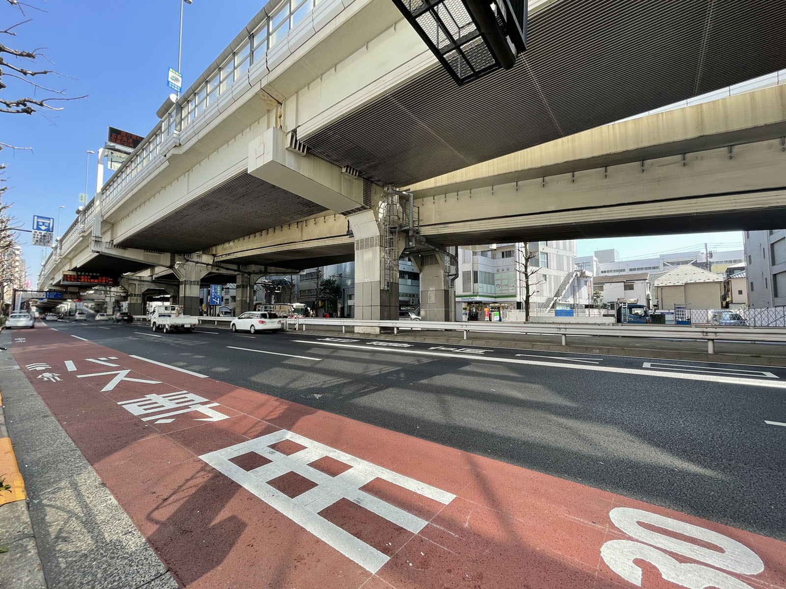 T-one世田谷ビル前面の通り