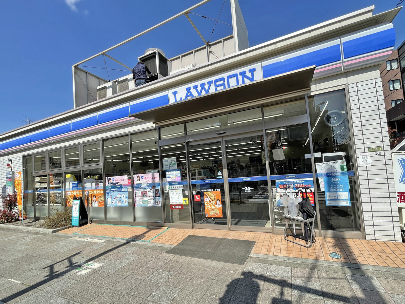 徒歩2分のローソン世田谷三軒茶屋1丁目店