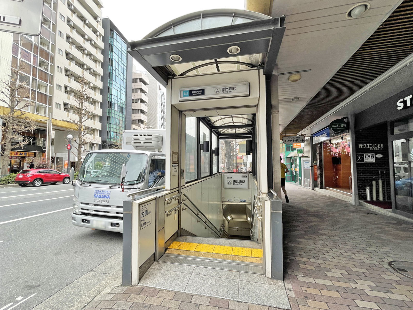 最寄りの「恵比寿駅」