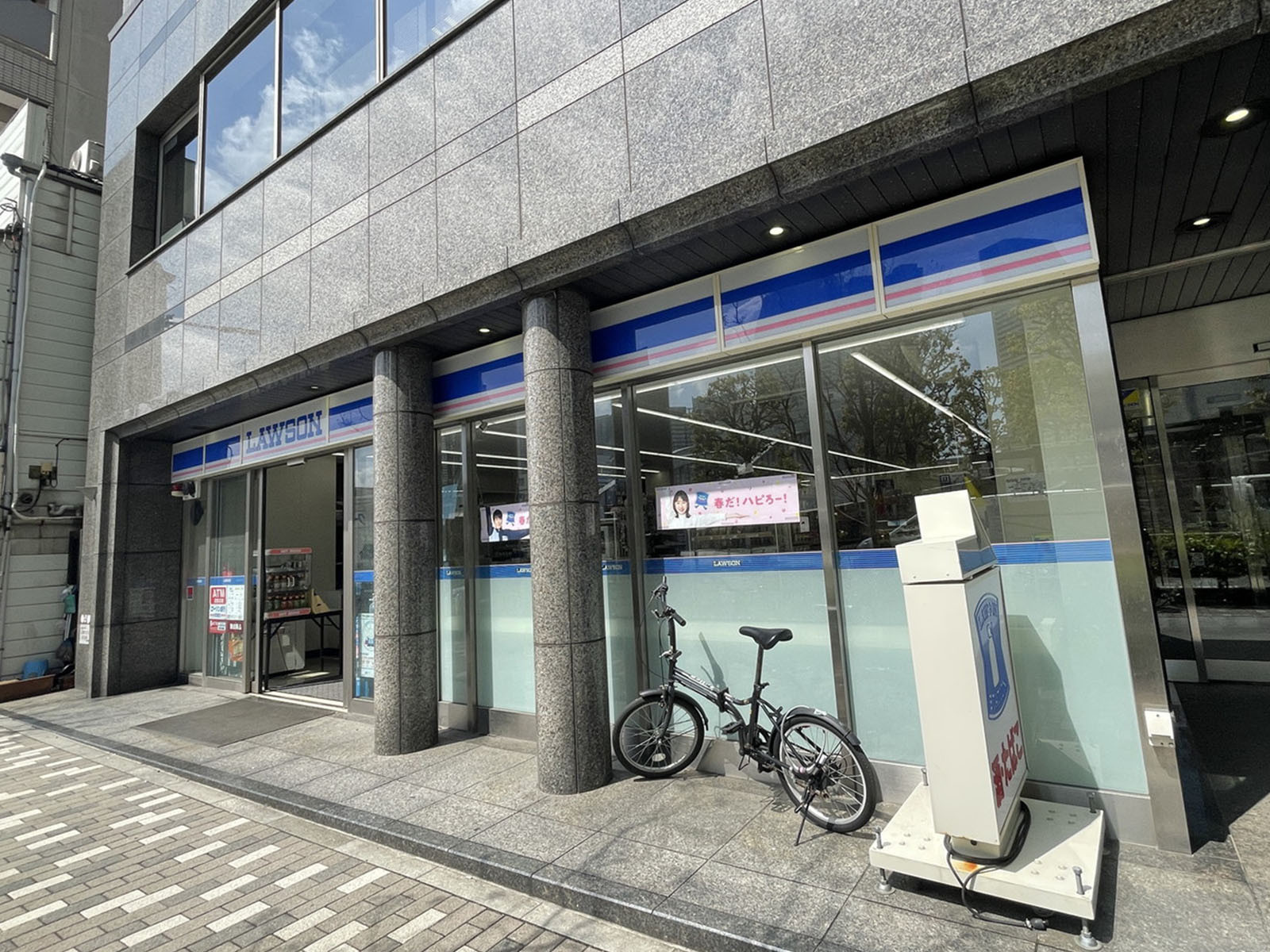 徒歩2分のローソン 築地6丁目店