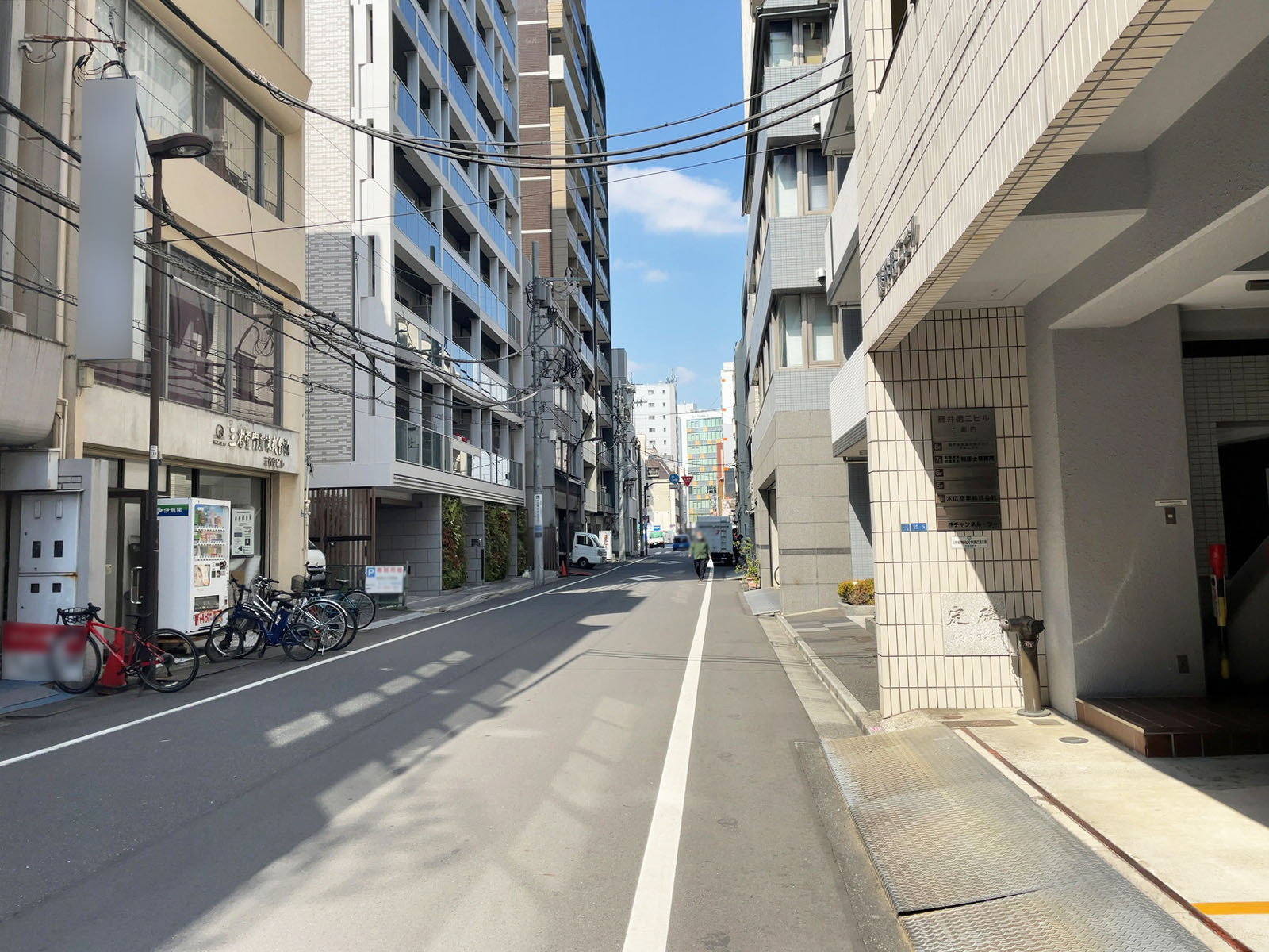 中屋第2ビル前面の通り