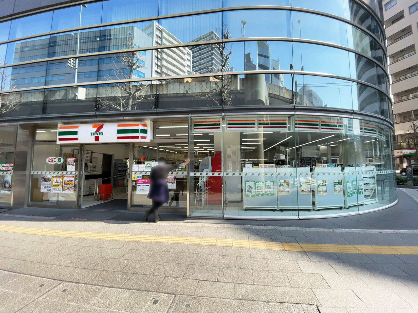 至近のセブンイレブン 千代田岩本町3丁目店