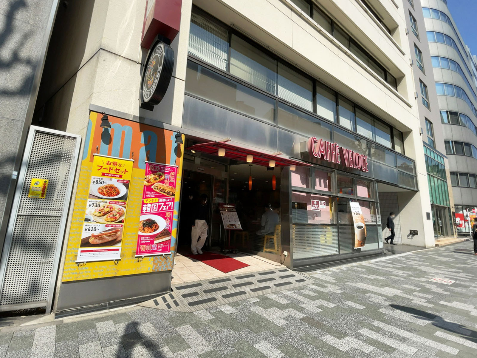 至近のカフェ・ベローチェ岩本町店
