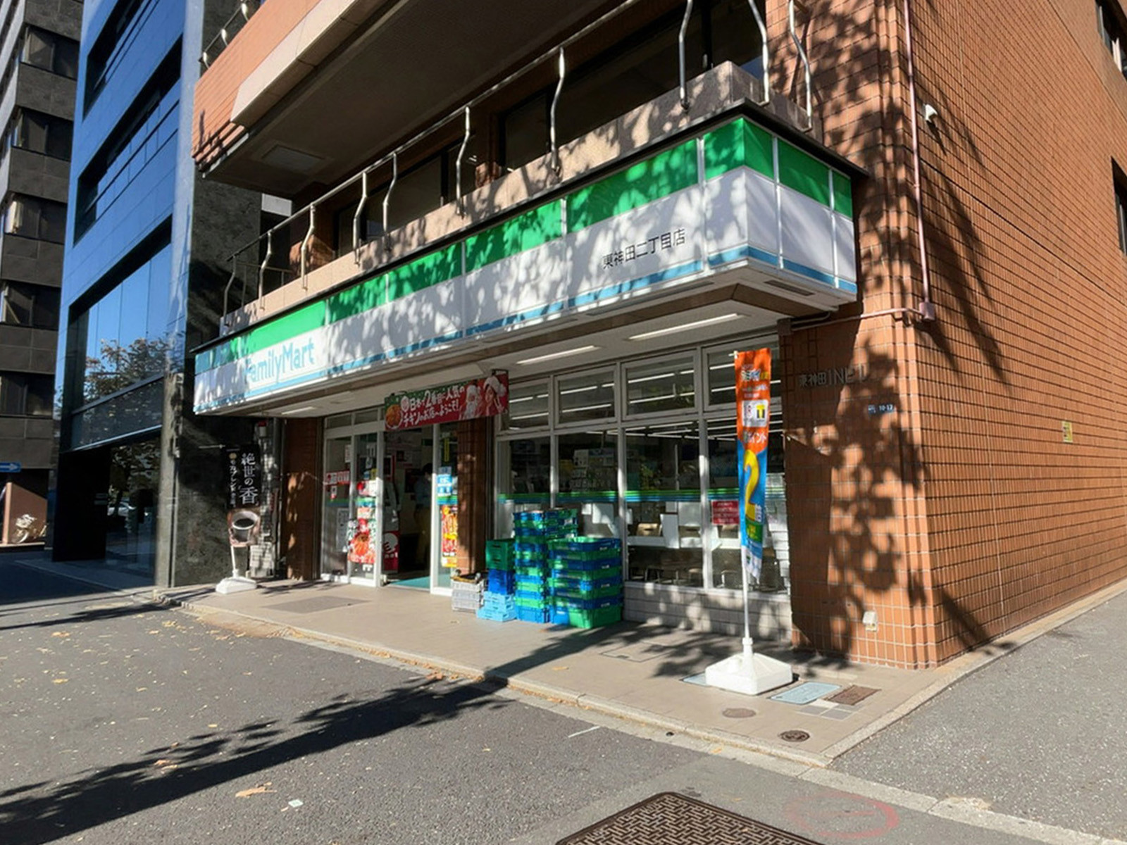 至近のファミリーマート 東神田二丁目店