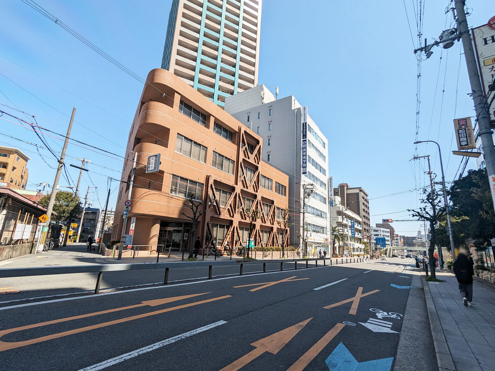 JR天王寺駅北NKビル前面の玉造筋